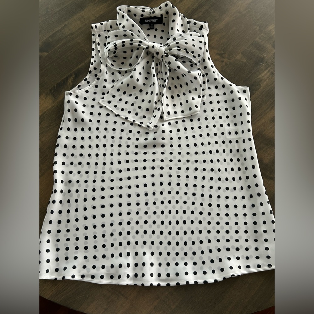 Nine West Sleeveless Black and White Polka Dot Blouse🎀 - Picture 6 of 7